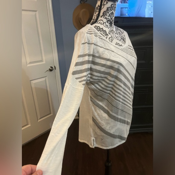 Old Navy Active size medium top - Picture 2 of 8
